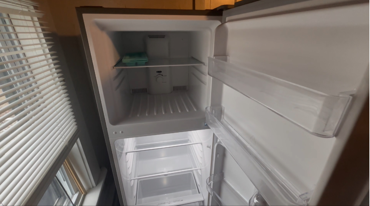 READ GREAT REV IEWS. APT 2. 2 BEDROOM. ALL INCL. - Photo 12