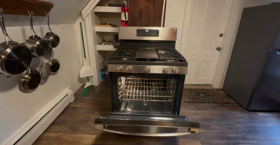 READ GREAT REV IEWS. APT 2. 2 BEDROOM. ALL INCL. - Photo 7