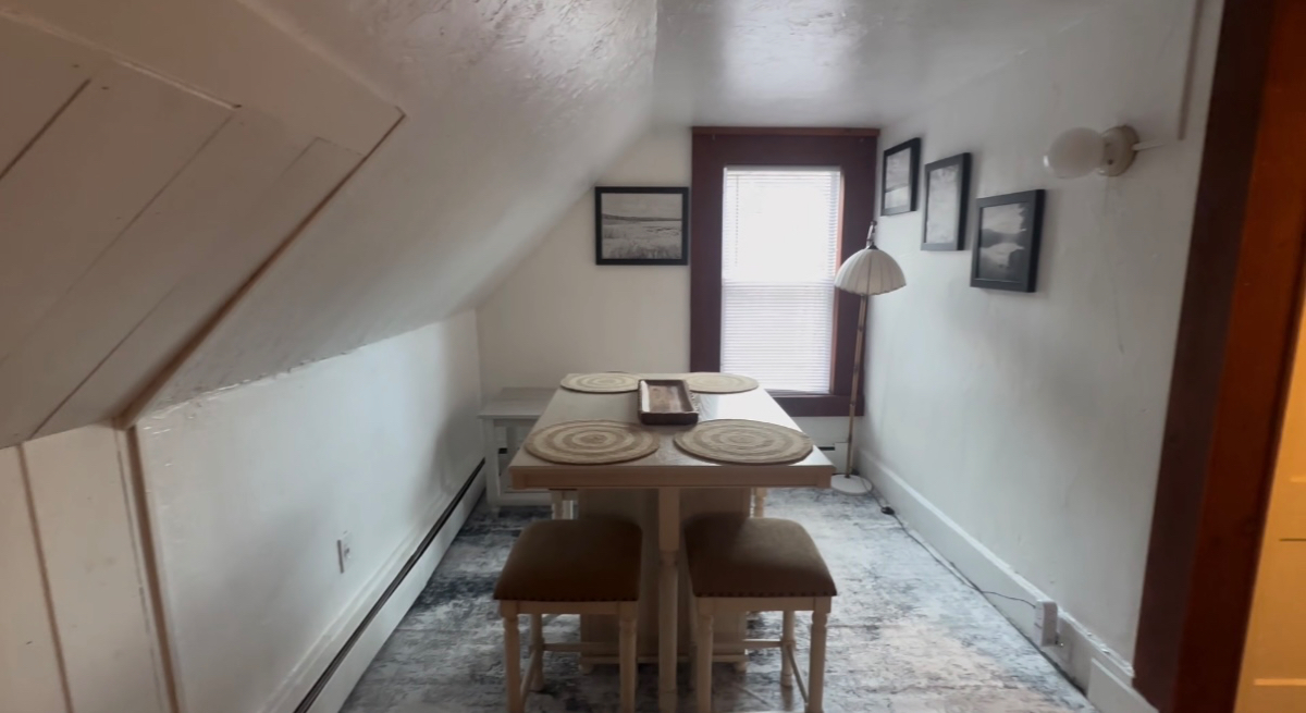 READ GREAT REV IEWS. APT 2. 2 BEDROOM. ALL INCL. - Photo 6