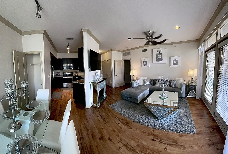 M Palace- 1 Bedroom GLITZY GLAMOROUS Apartment - Photo 1