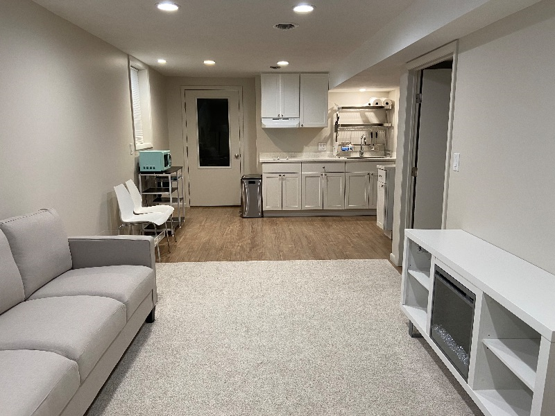 One Bedroom Fully Renovated Cozy Apartment - Photo 4