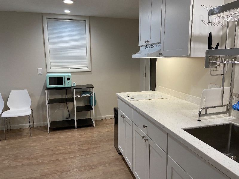 One Bedroom Fully Renovated Cozy Apartment - Photo 9