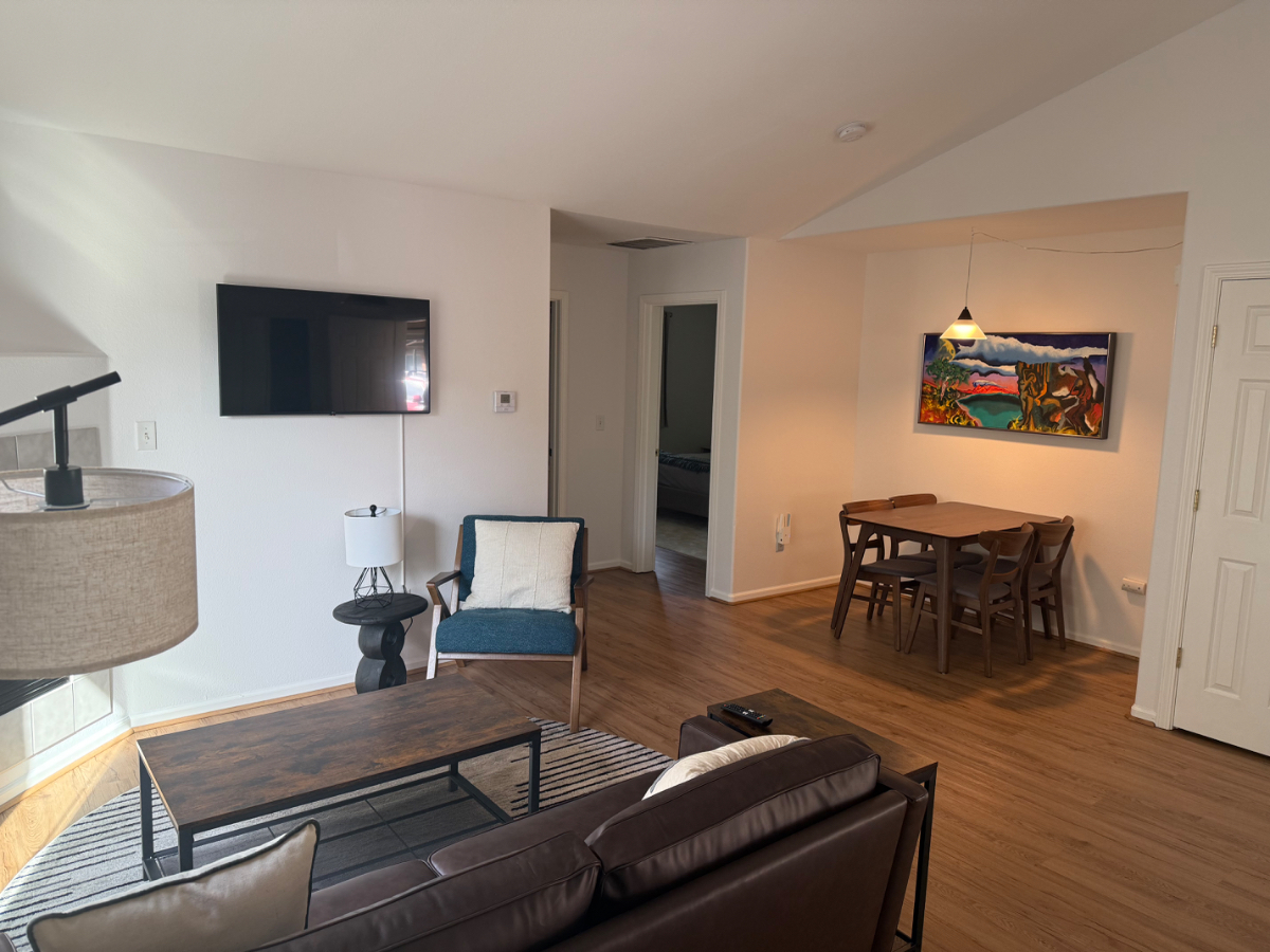 Cozy Updated Duplex, Pet Friendly (unit 1437) - Photo 3