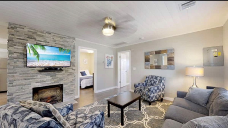 Lazy river by the Sea- 2 homes 2 cottage...