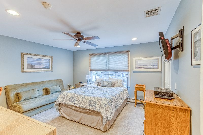 Newly Renovated Bedroom - Photo 1