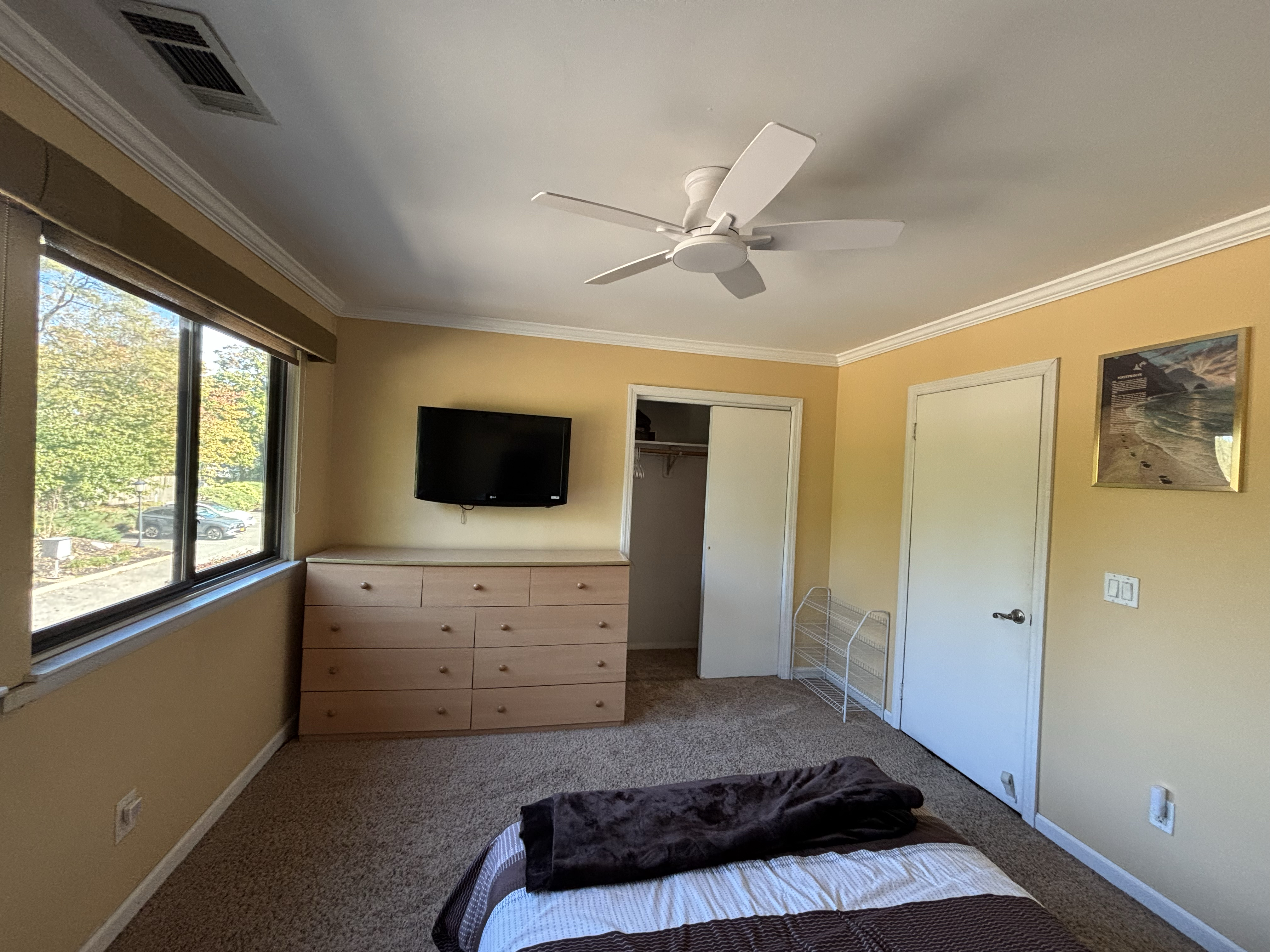 Beautiful room in condo for rent - Photo 2