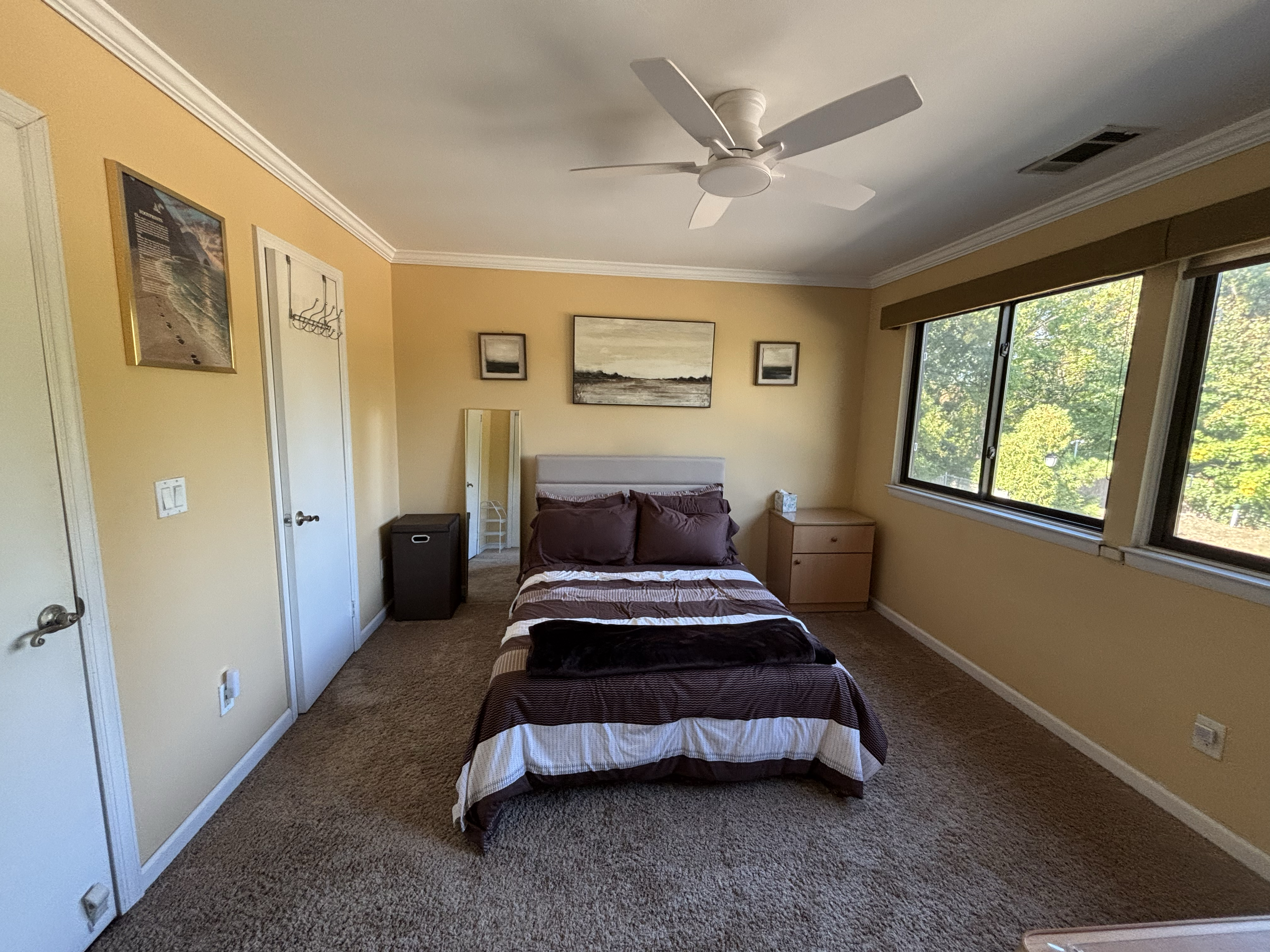 Beautiful room in condo for rent - Photo 1