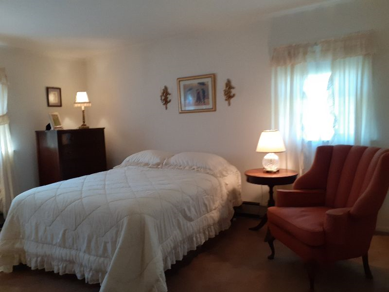 Large, sunny, peaceful private room in private home just a few miles away from Greenwich Hospital (C - Photo 5