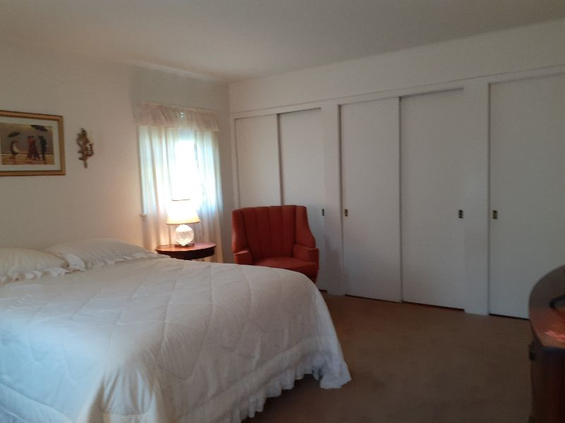 Large, sunny, peaceful private room in private home just a few miles away from Greenwich Hospital (C - Photo 7