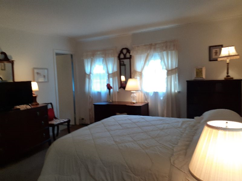 Large, sunny, peaceful private room in private home just a few miles away from Greenwich Hospital (C - Photo 9
