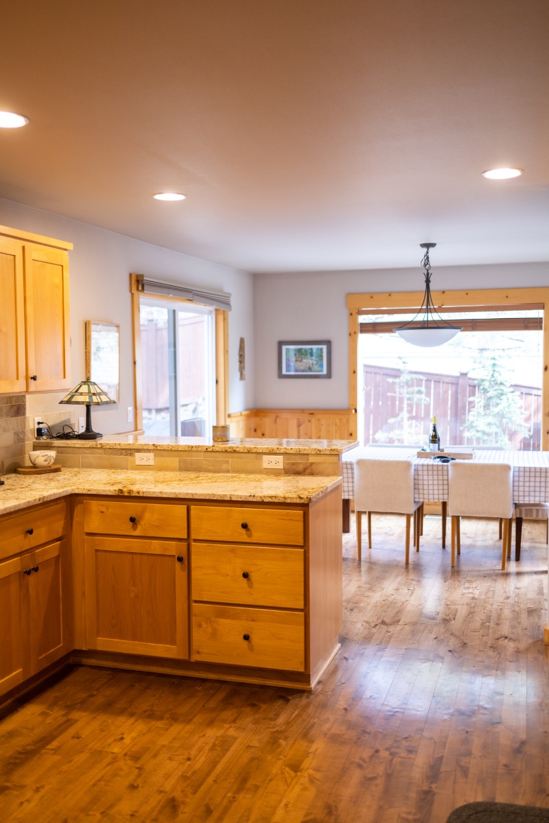 Enjoy a quiet neighborhood with a one level, 3 bed, 2 bath lovely home - Photo 4
