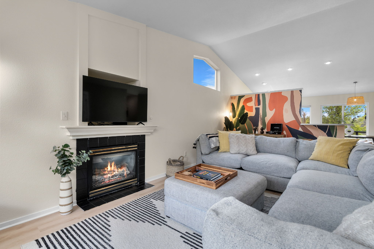 GORGEOUS HOME 6 min drive to hospital, 8 min drive to downtown, walk to breweries park - Photo 6