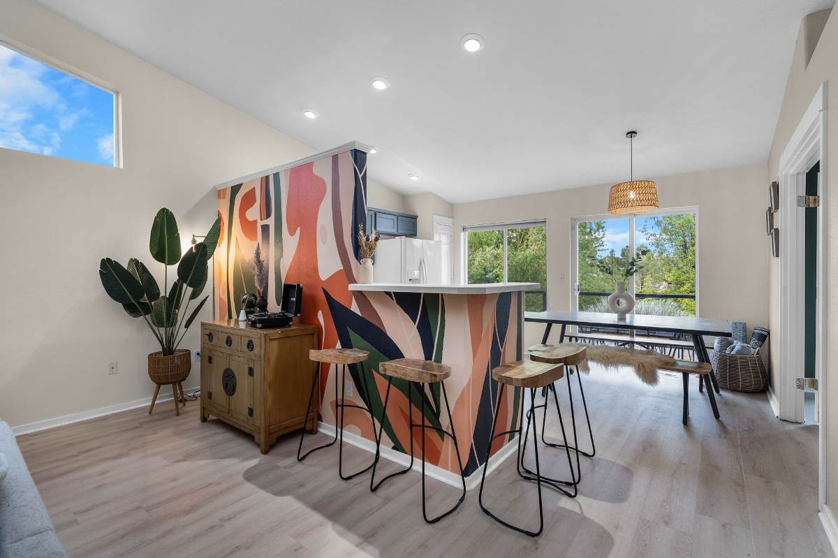 GORGEOUS HOME 6 min drive to hospital, 8 min drive to downtown, walk to breweries park - Photo 4