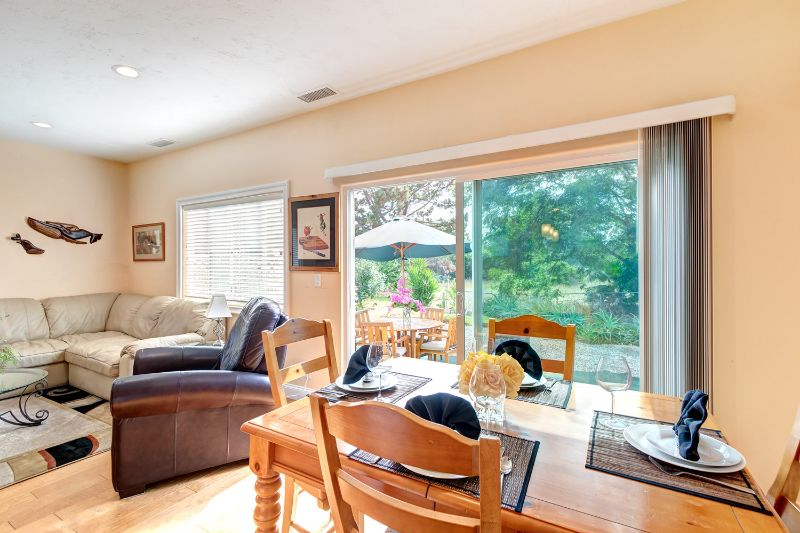 Corporate House 2 Bed /Garage, RV carport, Outdoor Living, Spacious, Private - Photo 4