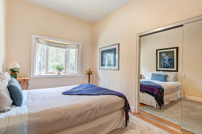Corporate House 2 Bed /Garage, RV carport, Outdoor Living, Spacious, Private - Photo 6