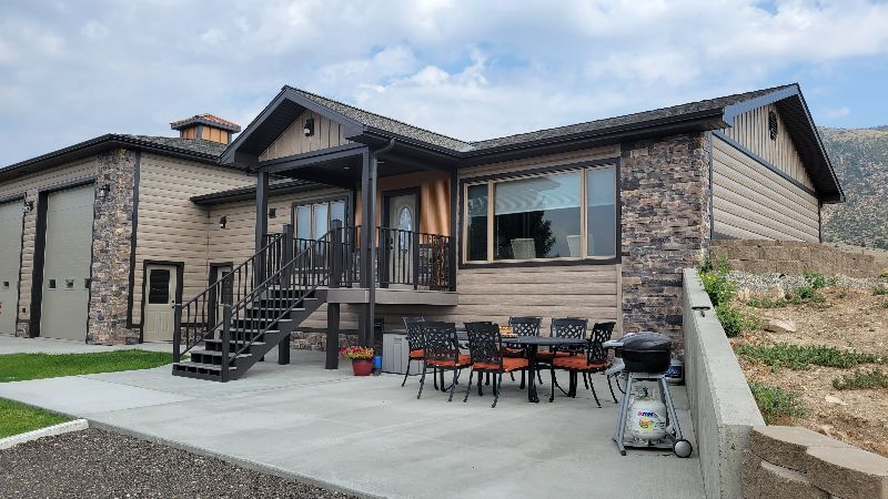 Carter Vista Mountain Home - AVAILABLE STARTING OCT 1, 2026 - Photo 2