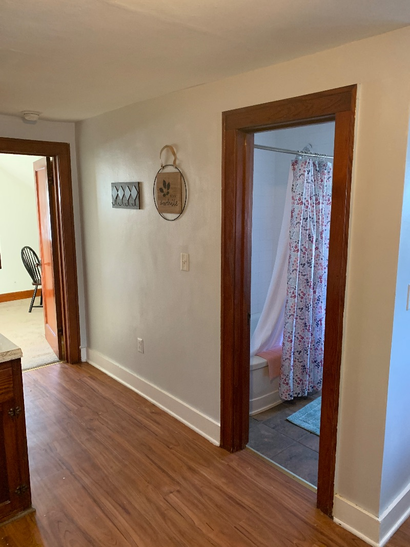 Charming fully furnished apartment 3 blocks from CVPH - Photo 3