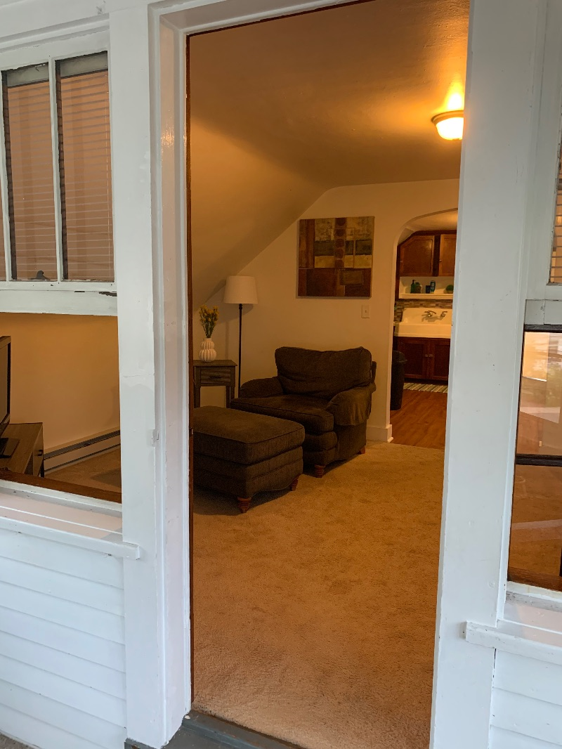 Charming fully furnished apartment 3 blocks from CVPH - Photo 11