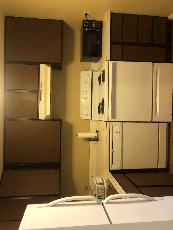 Secure furnished cozy 1 bedroom apartment - Photo 3