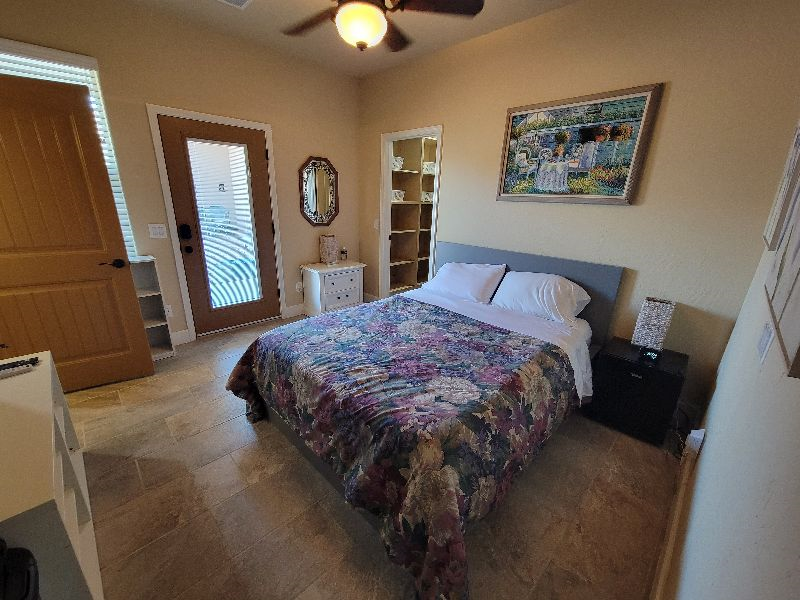 Just like home--Dog Friendly Luxury private entrance bedroom suite with all the extras - Photo 4