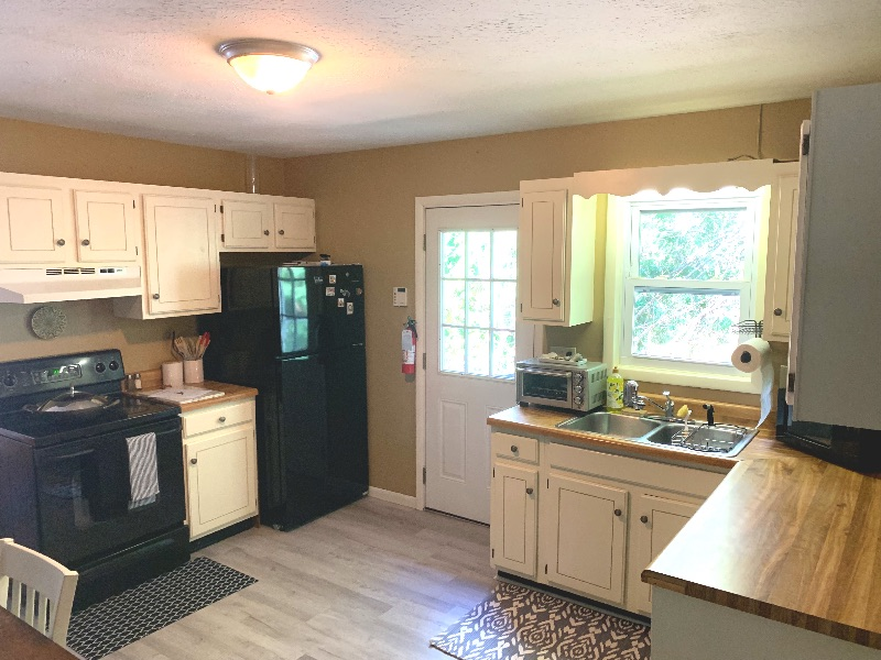 PRIVATE FENCED YARD 2 BR Townhouse Unit B - Washer-Dryer and Dishwasher - Photo 8