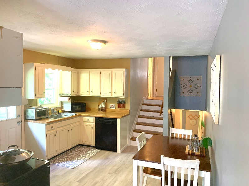 PRIVATE FENCED YARD 2 BR Townhouse Unit B - Washer-Dryer and Dishwasher - Photo 9