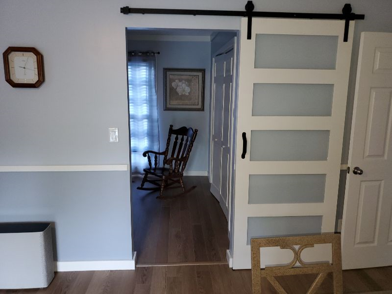 Private One Bedroom Apartment Centrally Located - Photo 3