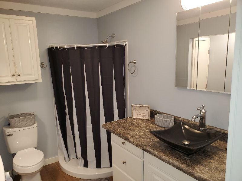 Private One Bedroom Apartment Centrally Located - Photo 8