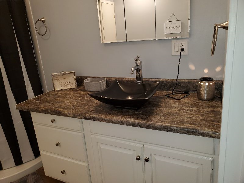 Private One Bedroom Apartment Centrally Located - Photo 9