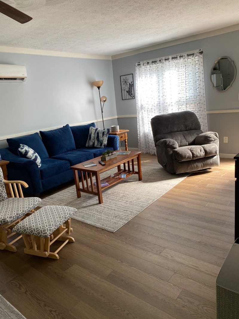 Private One Bedroom Apartment Centrally Located - Photo 2