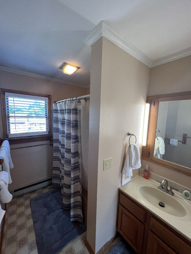 2 bedroom 5 mins from downtown and CVPH - Photo 2