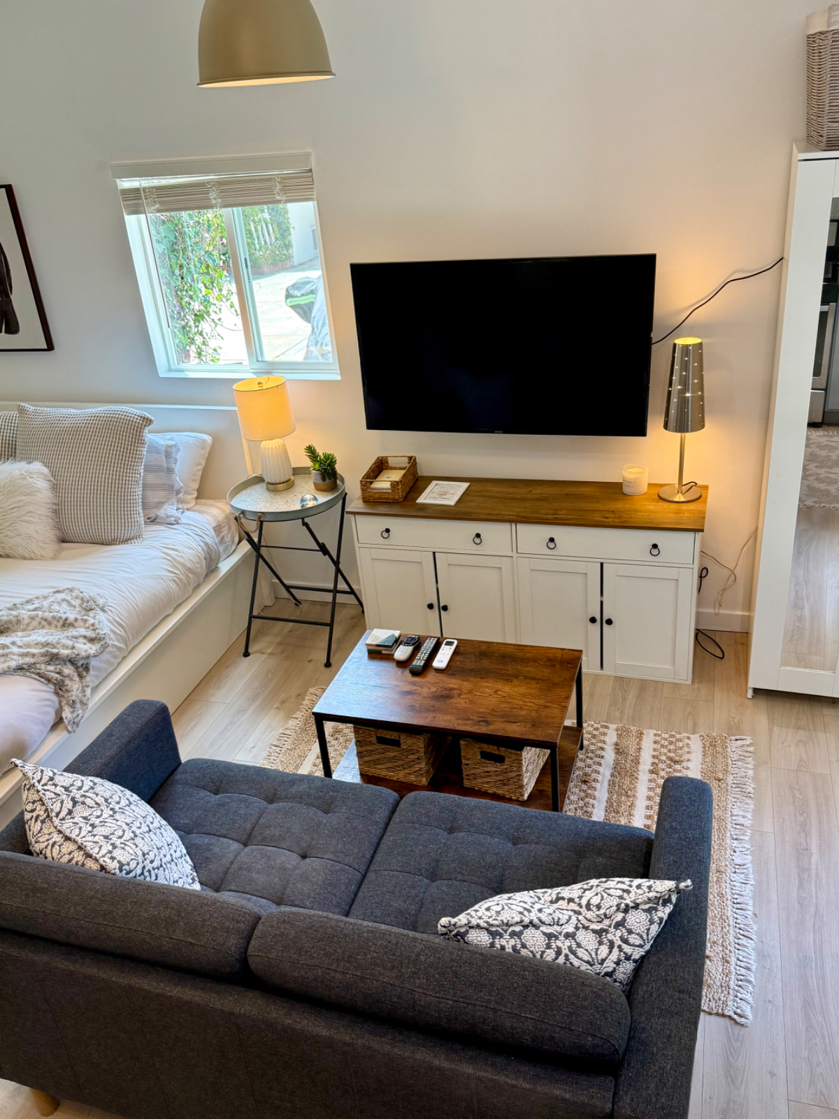 Private Studio Guest House- Beverly Hills Adj 0.8 miles - Photo 3