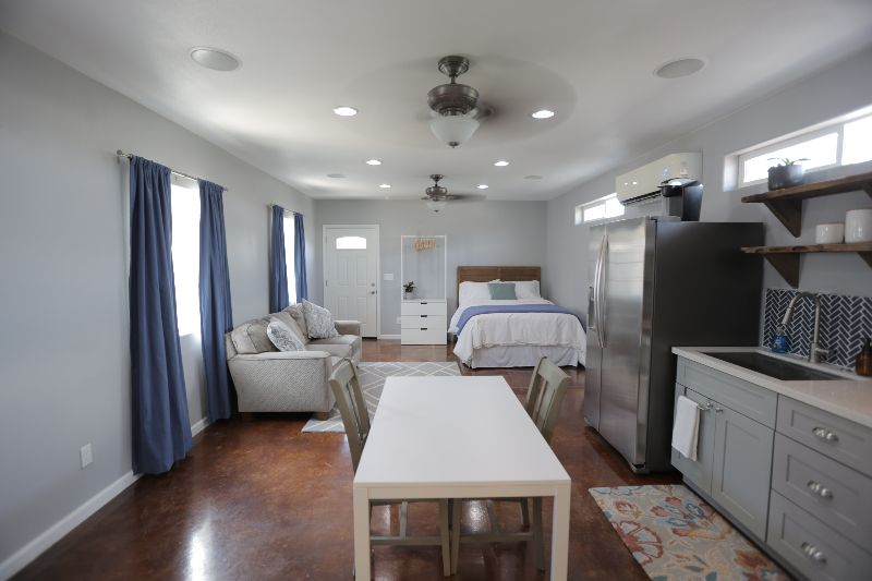 Contemporary Casita w/private entrance and yard