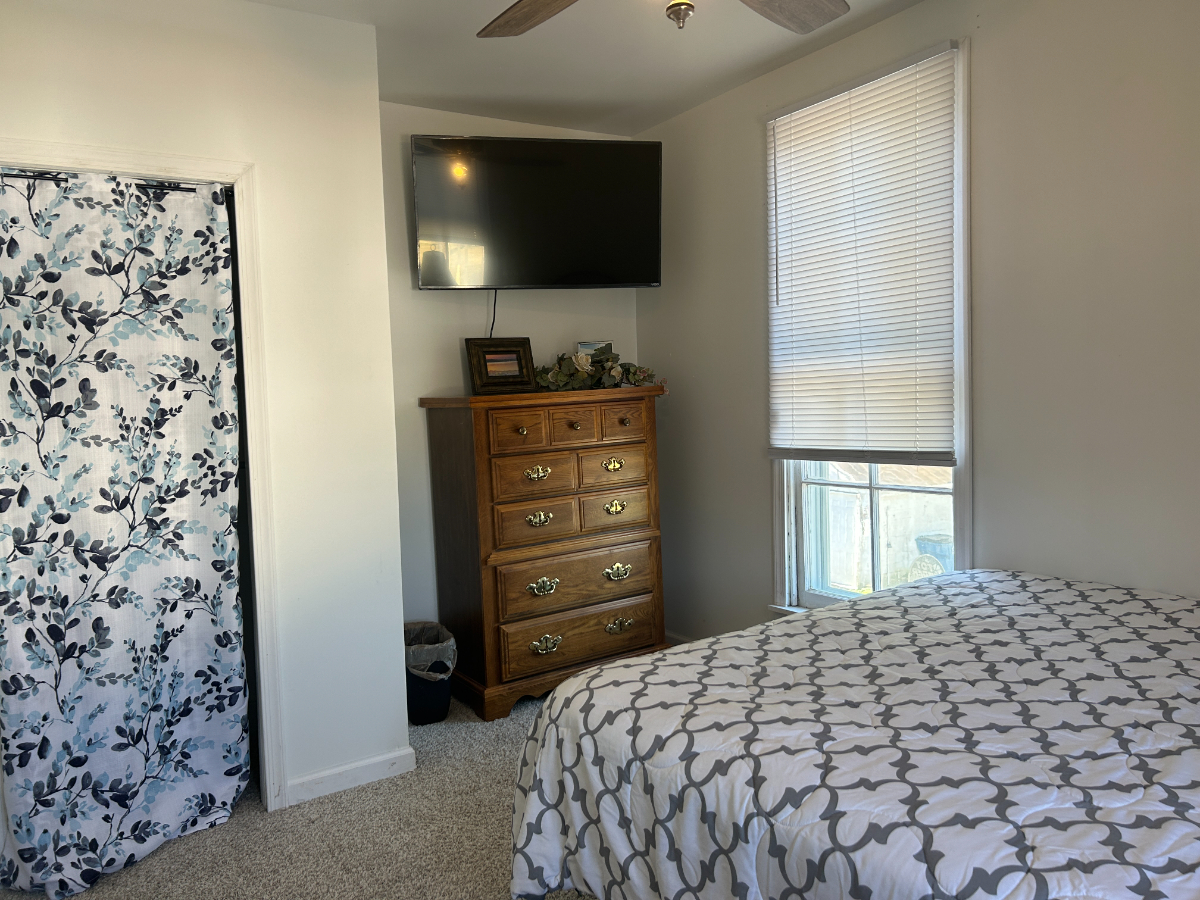 Peaceful, private room, Between Dover and Beaches