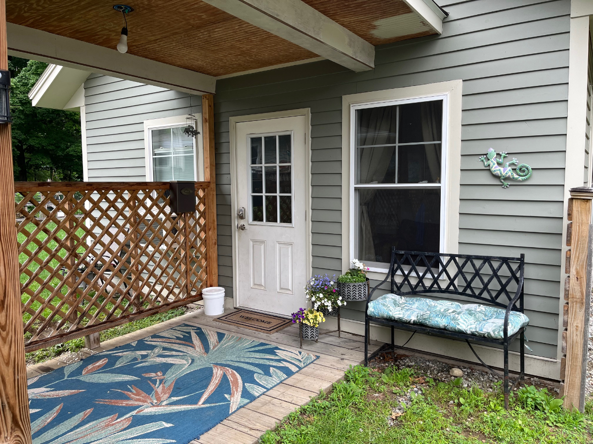 Entire Tiny House in quiet, safe neighborhood. Close to everything. On the busline. - Photo 1