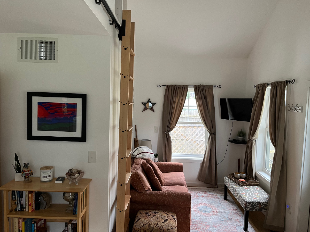 Entire Tiny House in quiet, safe neighborhood. Close to everything. On the busline. - Photo 4