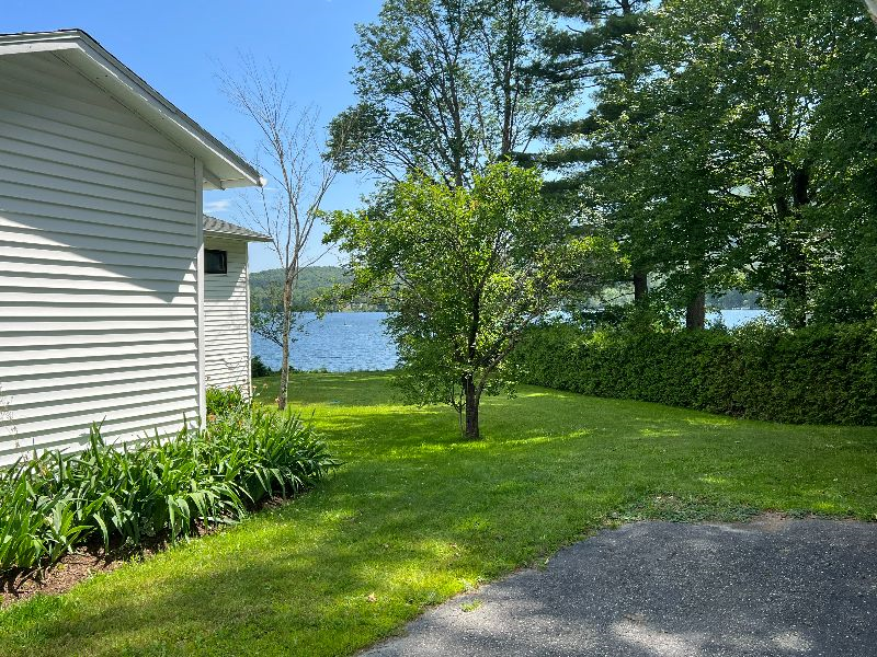 Charming 3BR Lakefront Home - Photo 2