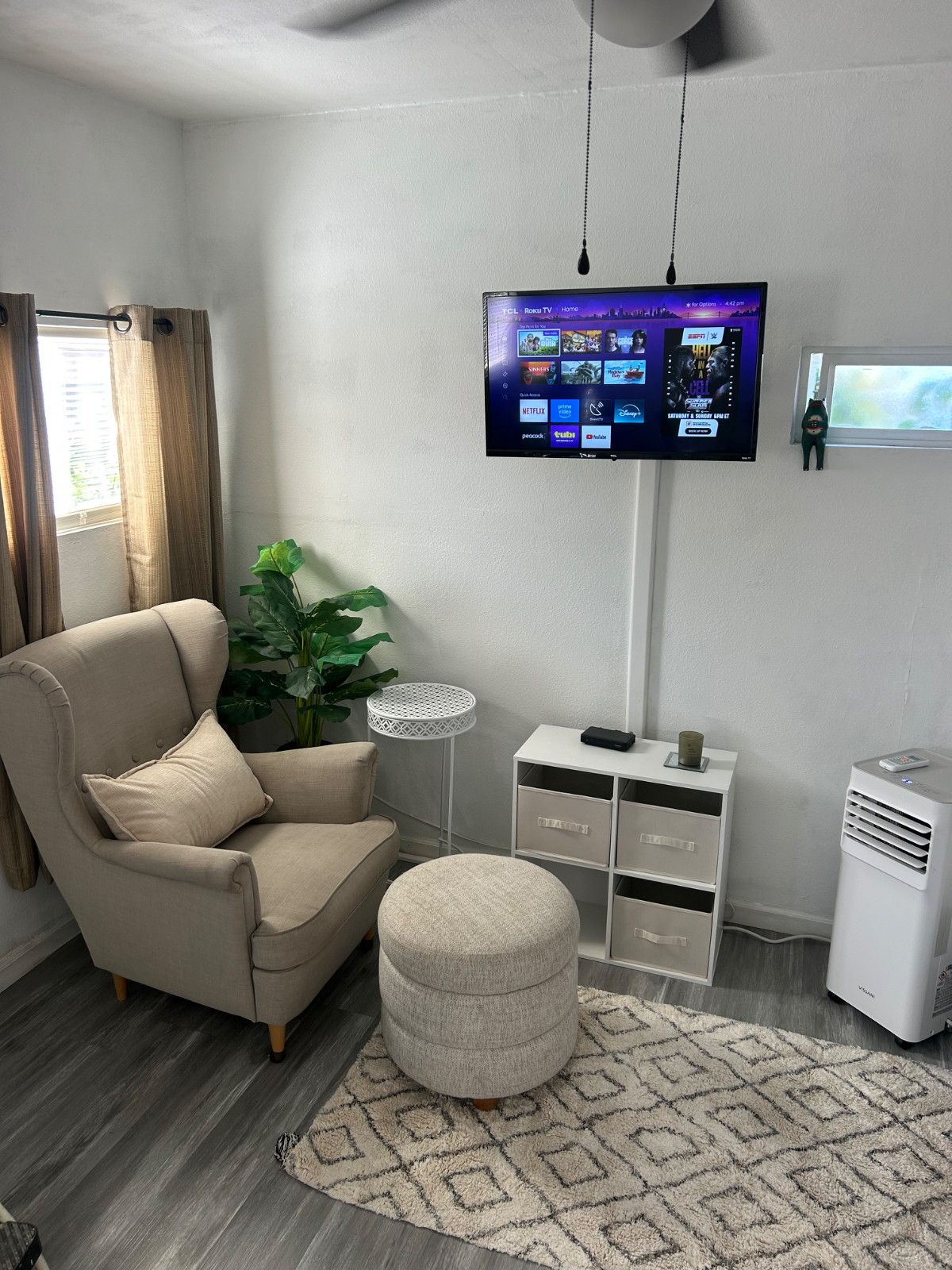 Adorable studio guesthouse in Los Angeles great for Traveling Nurses - Photo 4