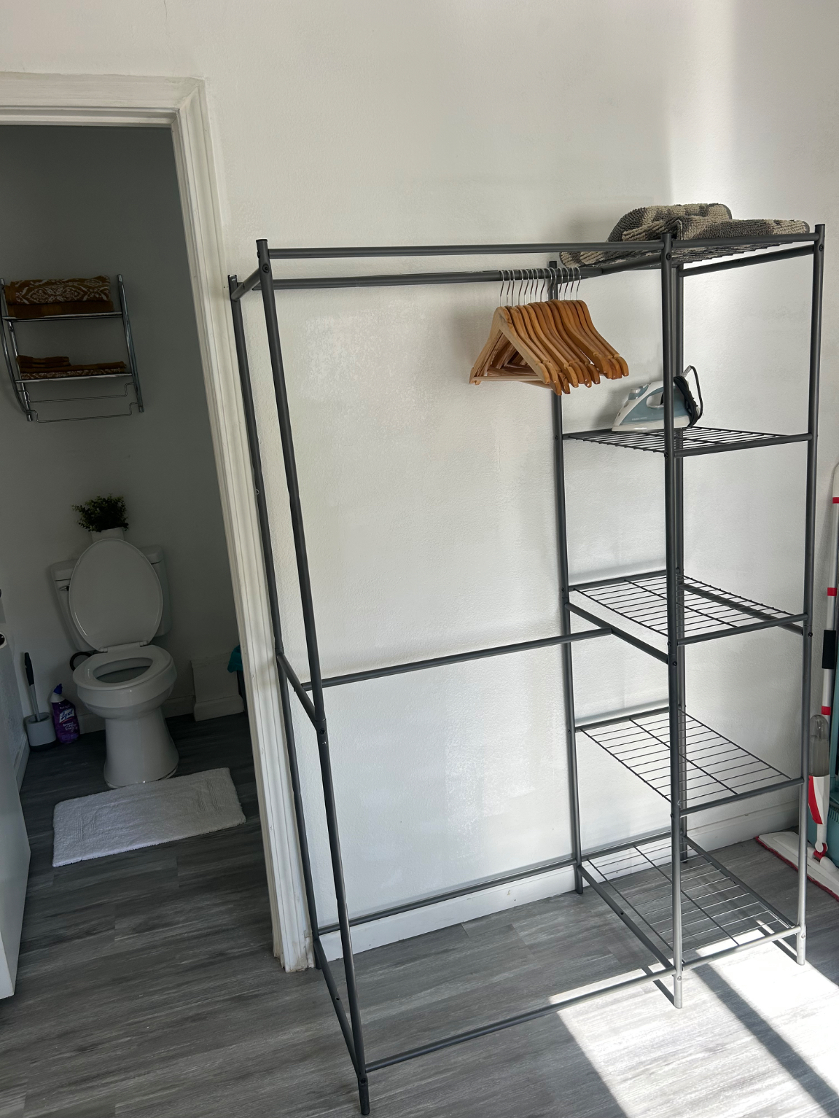 Adorable studio guesthouse in Los Angeles great for Traveling Nurses - Photo 5