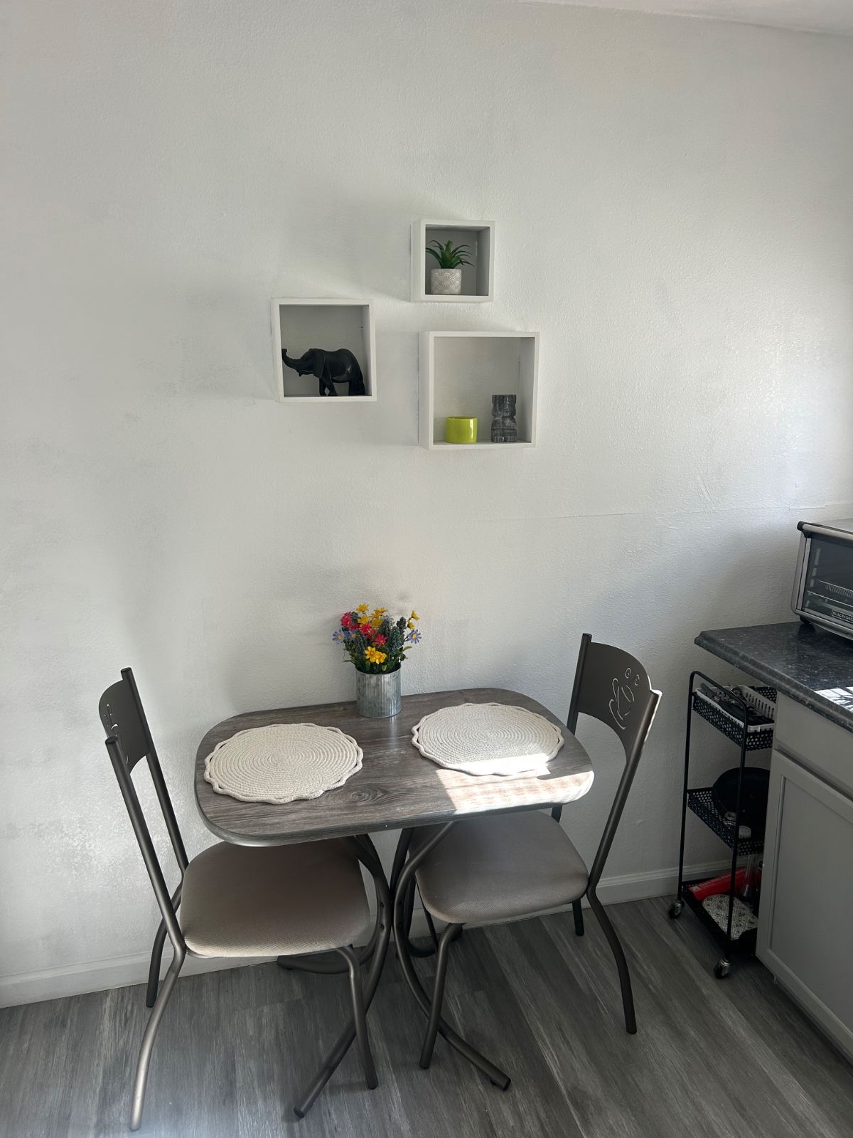 Adorable studio guesthouse in Los Angeles great for Traveling Nurses - Photo 6