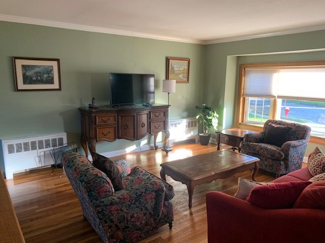1 mile from NYU Langone LI Hospital. Fully Furnished - 3 Bedrooms, 2 Full Baths- Entire house OR sha - Photo 3