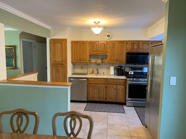 1 mile from NYU Langone LI Hospital. Fully Furnished - 3 Bedrooms, 2 Full Baths- Entire house OR sha - Photo 2