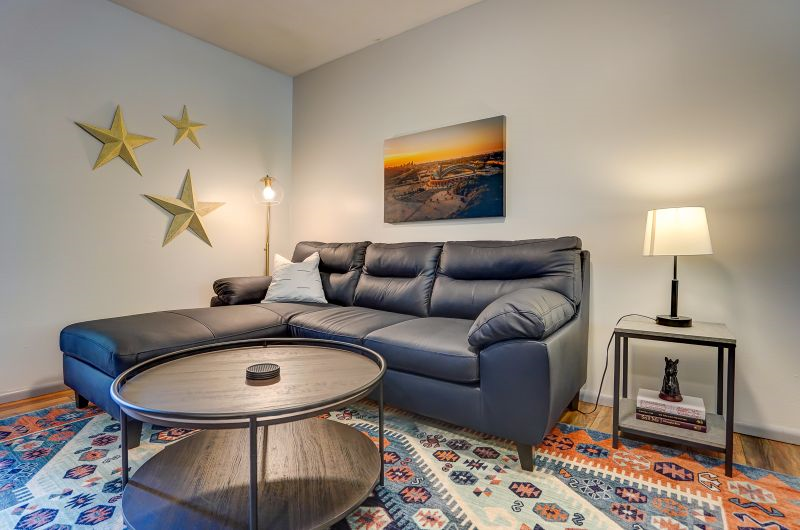 Pet Friendly. Free Parking. Near Medical Center