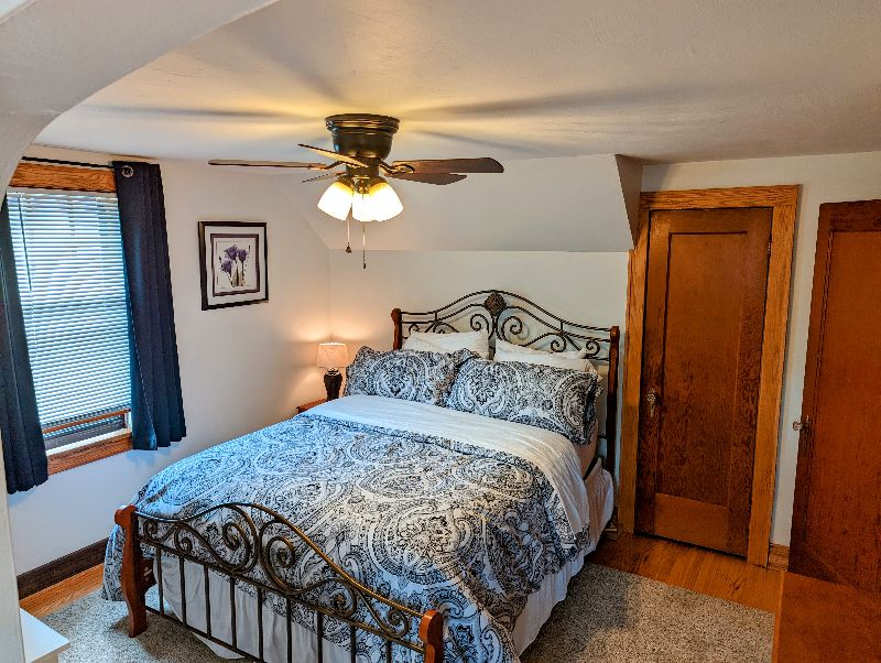 Beautiful Apt Close to Hospitals Great Location - Photo 3