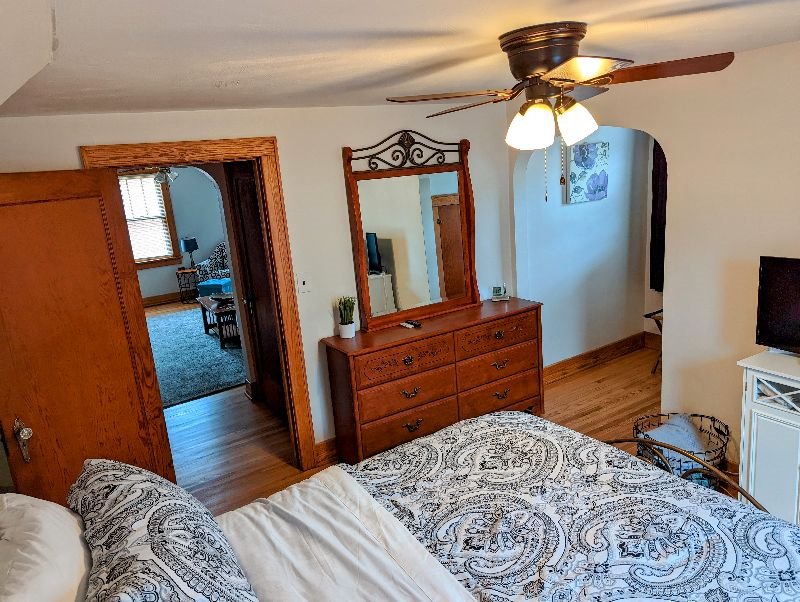 Beautiful Apt Close to Hospitals Great Location - Photo 4
