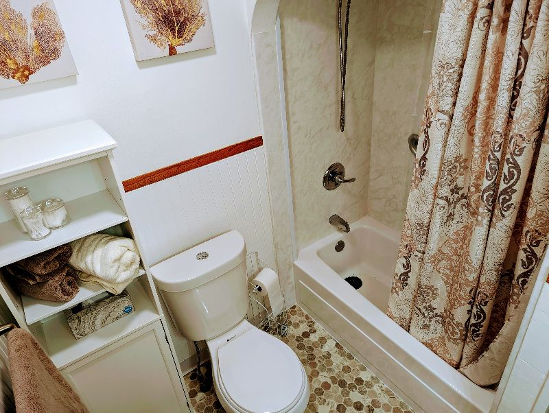Beautiful Apt Close to Hospitals Great Location - Photo 6