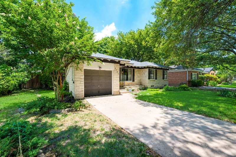 Cheerful home, sleeps 11, outdoor grill +dining!!! - Photo 3
