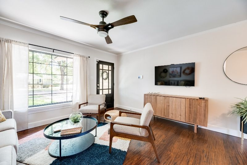 Cheerful home, sleeps 11, outdoor grill +dining!!! - Photo 8