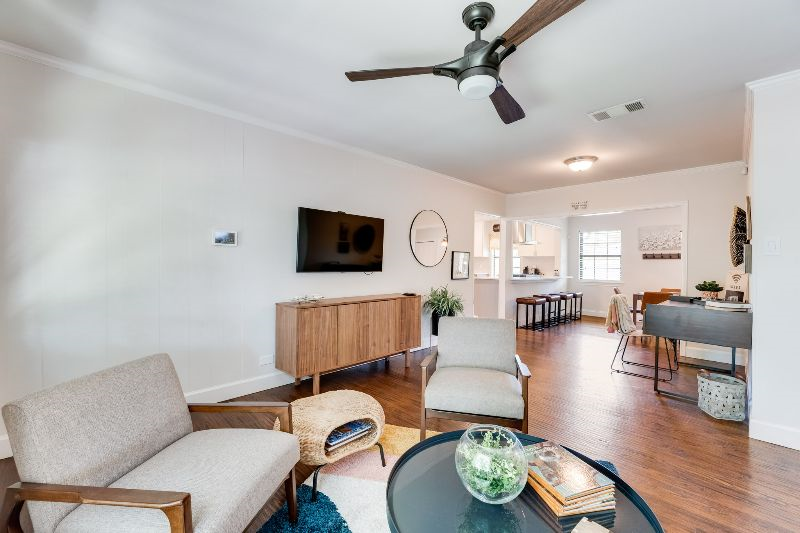 Cheerful home, sleeps 11, outdoor grill +dining!!! - Photo 11