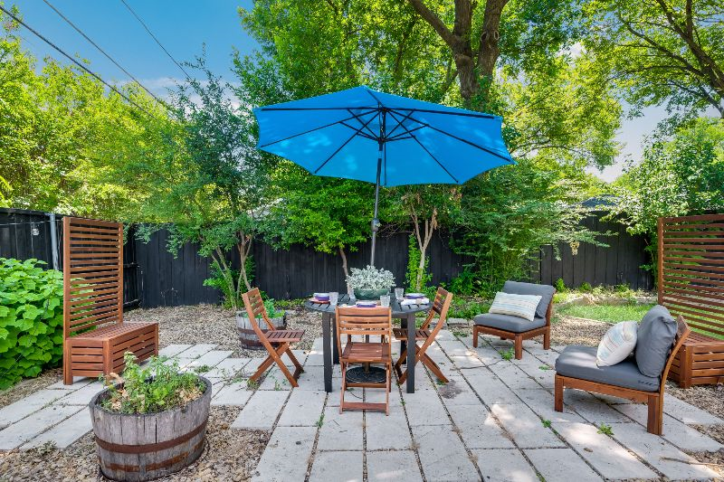 Cheerful home, sleeps 11, outdoor grill +dining!!! - Photo 1
